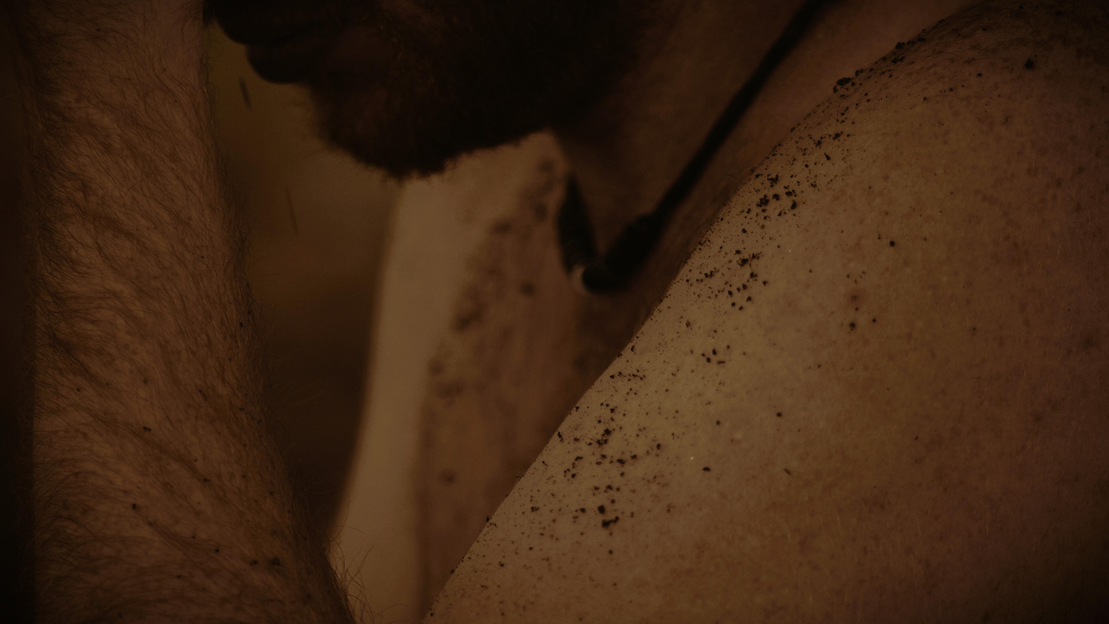 Ecouter ce qui se dit sans mots. Habiter. Ajuster.